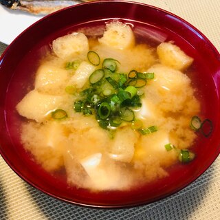 油揚げと豆腐のお味噌汁